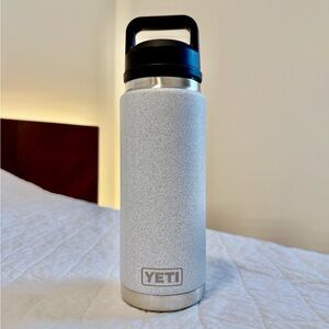 Yeti Rambler GREY STONE 26 oz Water Bottle with Chug Cap